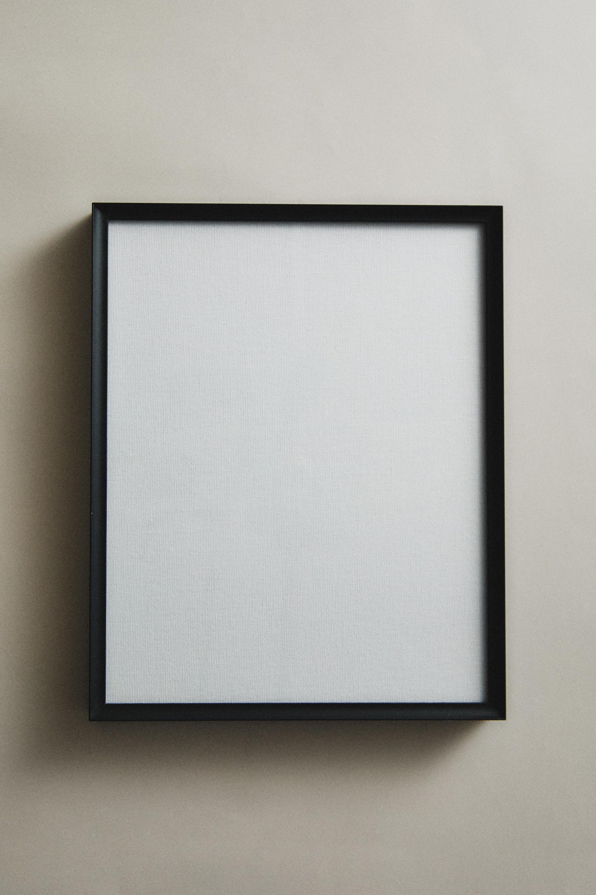 BLACK METAL PICTURE FRAME